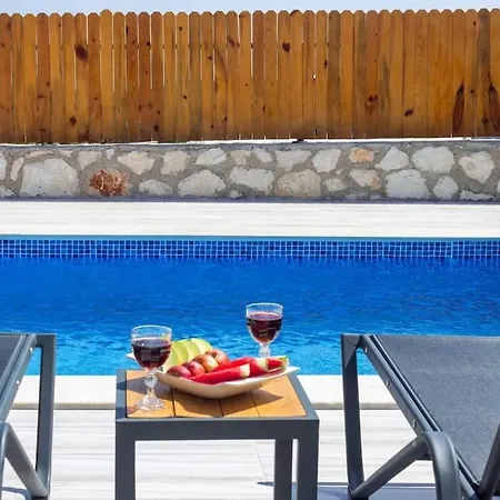 Melisa Ozel Havuzlu Apartamento